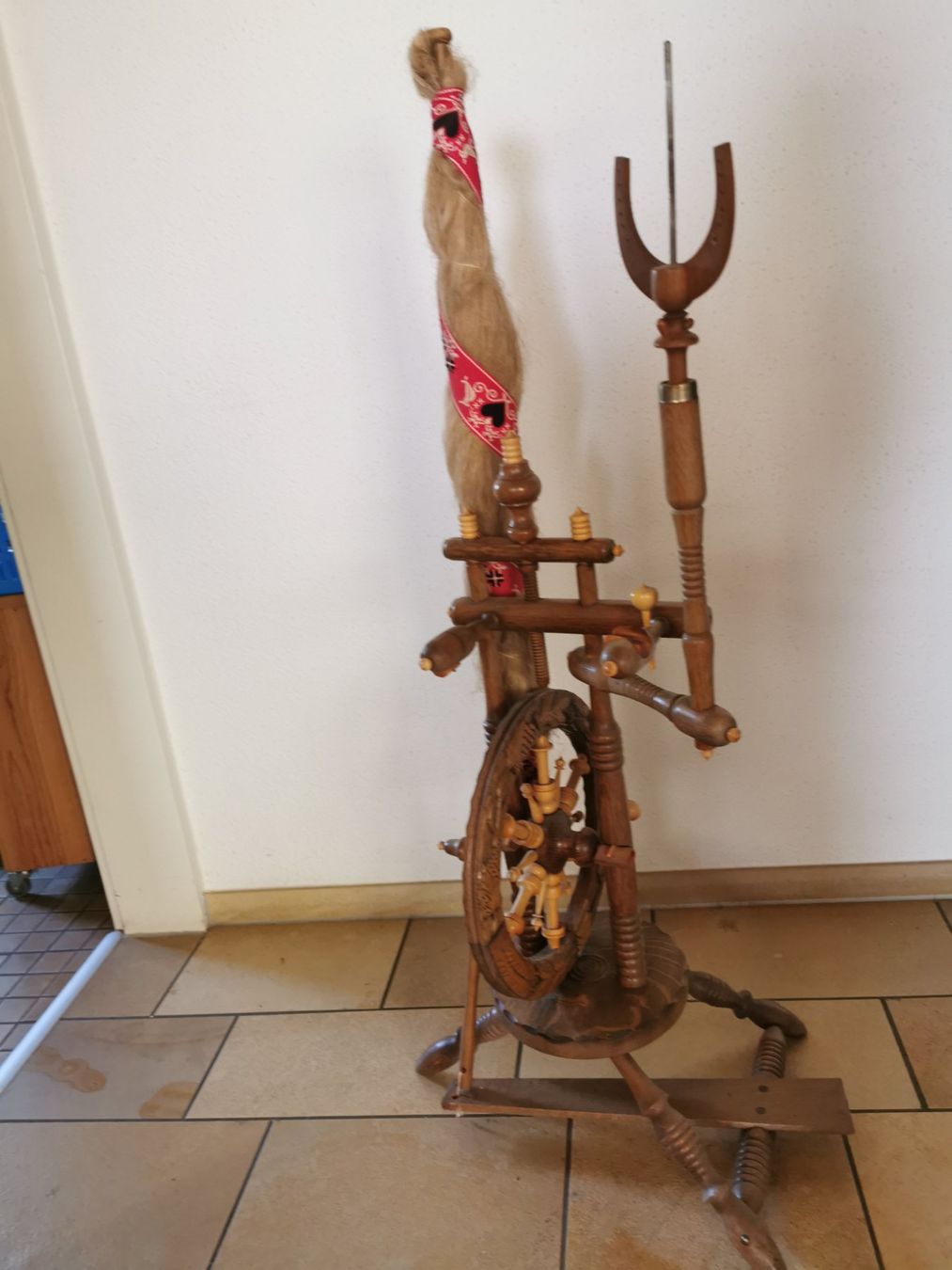 Ruote per filare: Altes schönes Spinnrad – Usato da Gebenstorf venduto da Aturic