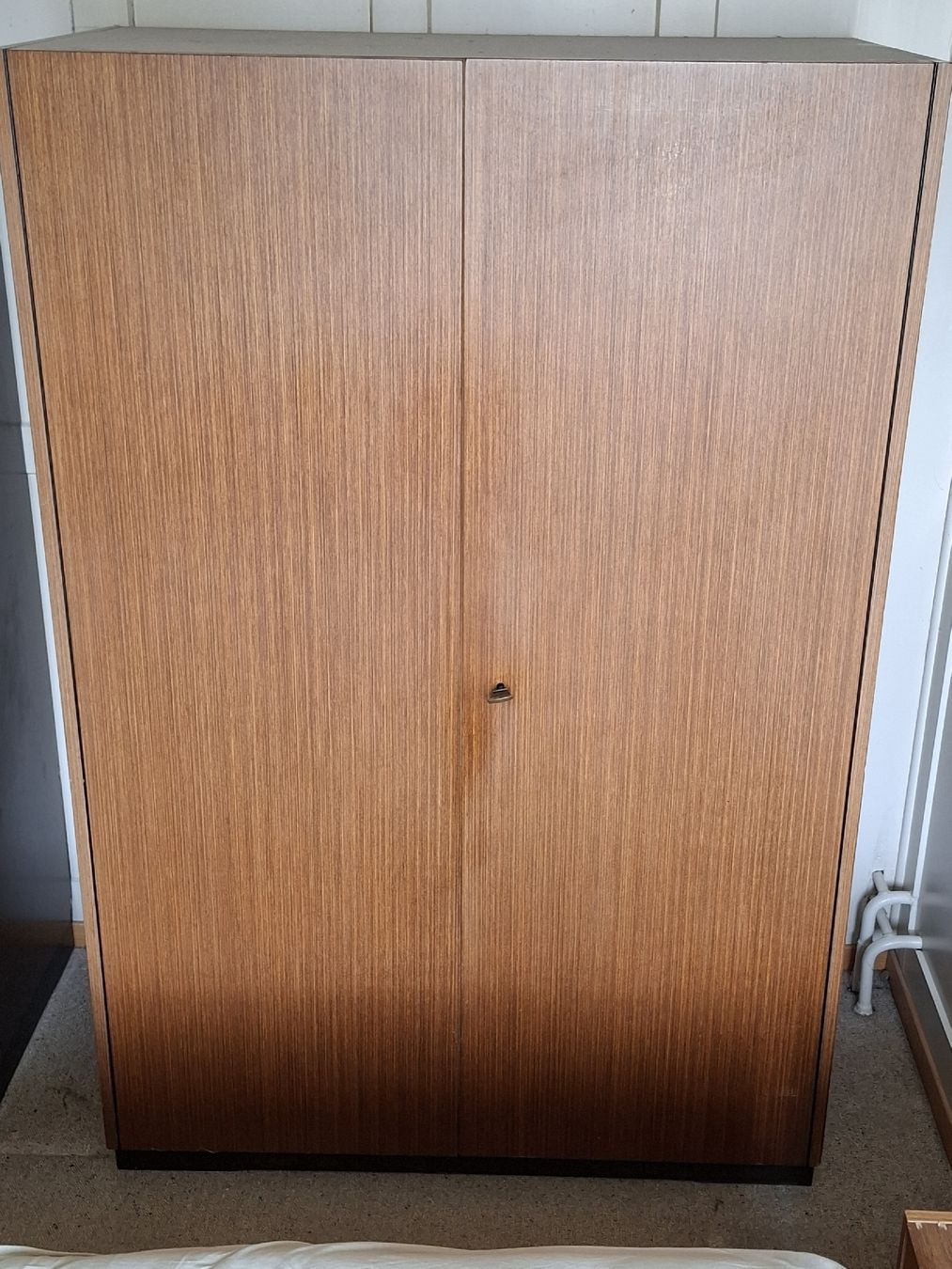 Armadi: Vintage Kleiderschrank – Usato da Wil SG venduto da die-wohnung 1