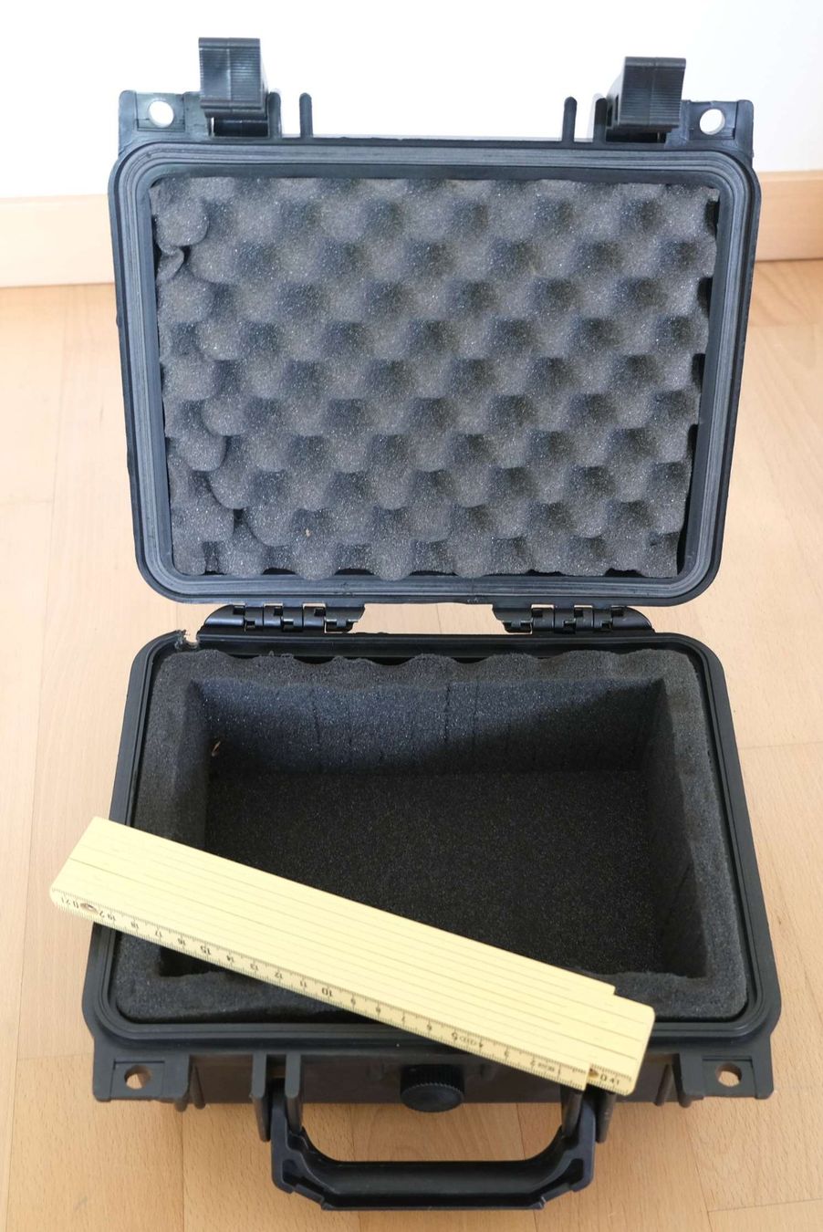 Valigie: Robuster kleiner Kunststoff-Koffer – Usato da Stäfa venduto da cka_5r5z 3