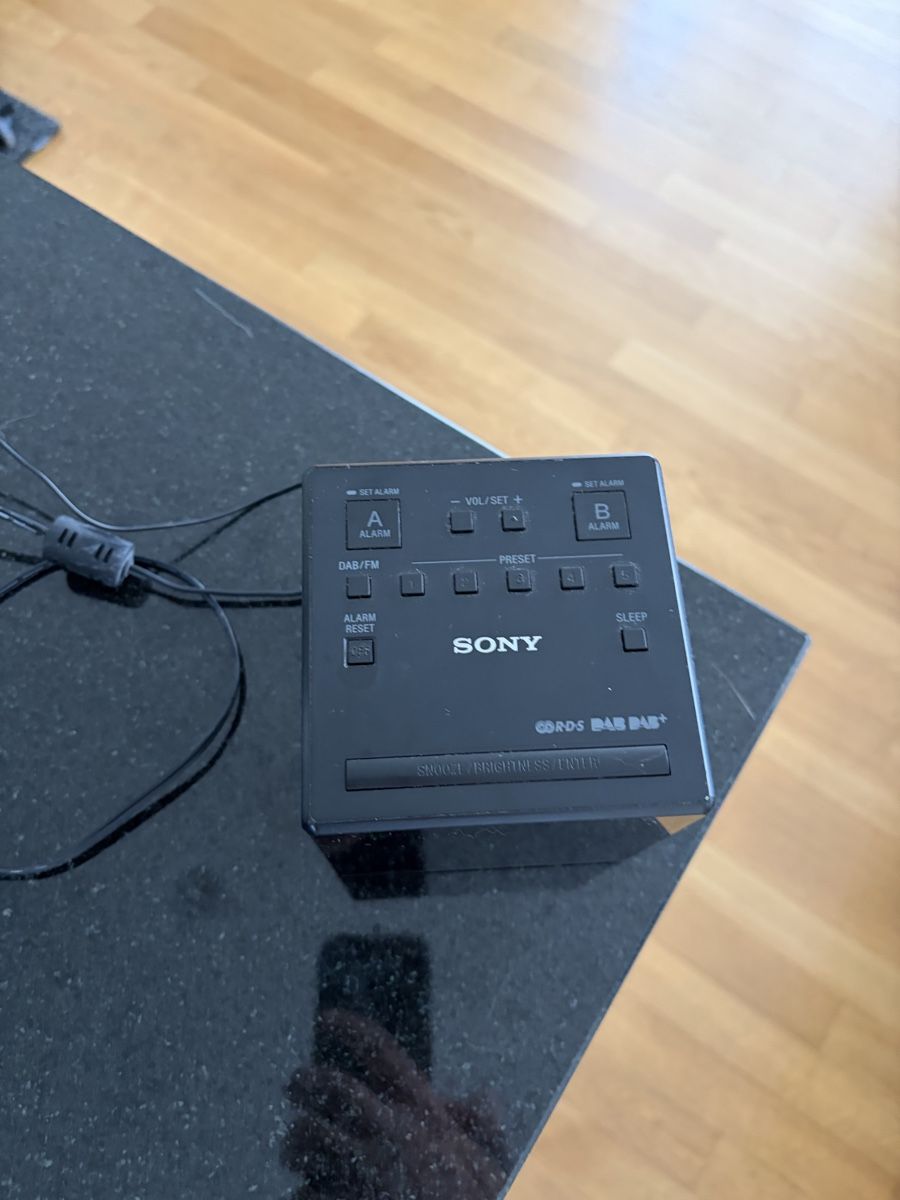 Sony Radio: Sony CD Radio DAB+ Cube guter Zustand – Usato da Herzogenbuchsee venduto da fab_y5n7 1