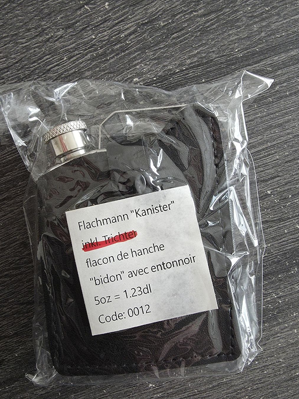 Schweizer Armee Altro: Flachmann im Kanisterdesign (Schweizer Armee) – Nuovo e nell'imballaggio originale da Berikon venduto da luc_8zzv