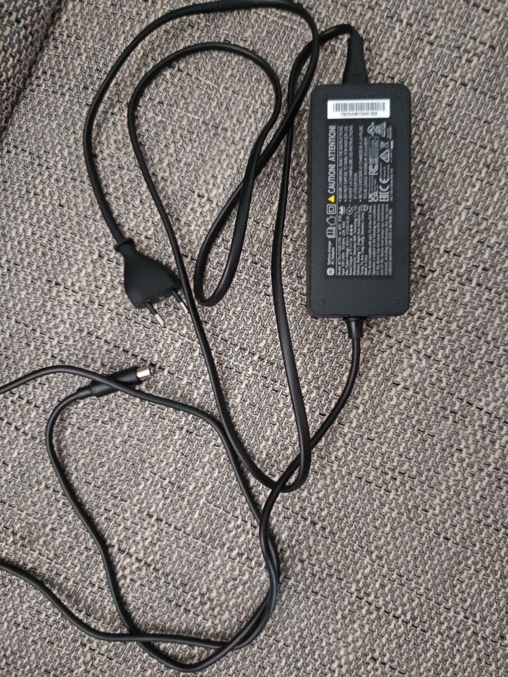Xiaomi Ladegeräte: Xiaomi Elektroroller Ladegerät – Gebraucht aus Winznau von cze_rz8c 1