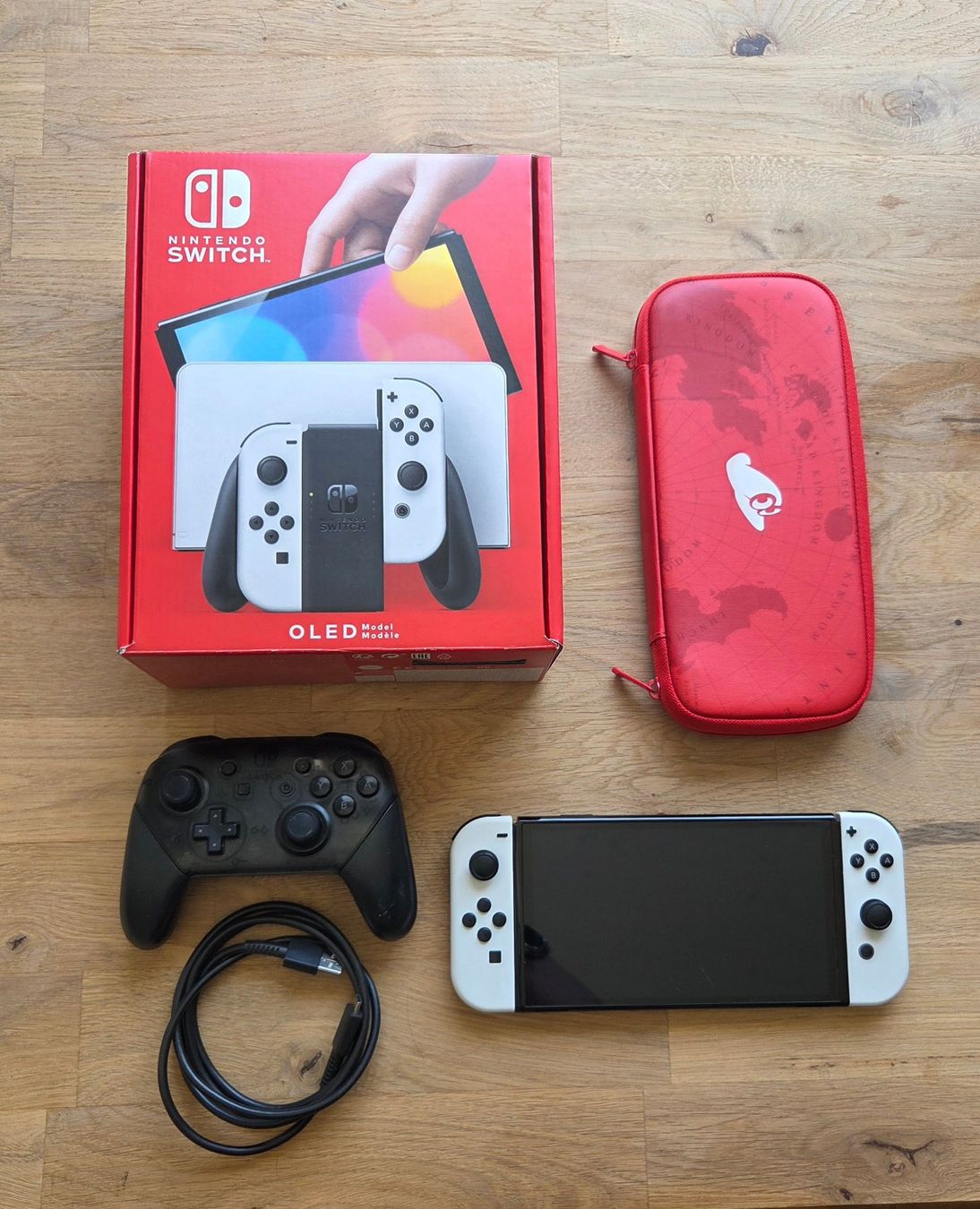 Nintendo Consoles: Nintendo Switch OLED mit Pro Controller & Hülle – D'occasion à Burgdorf par Min17