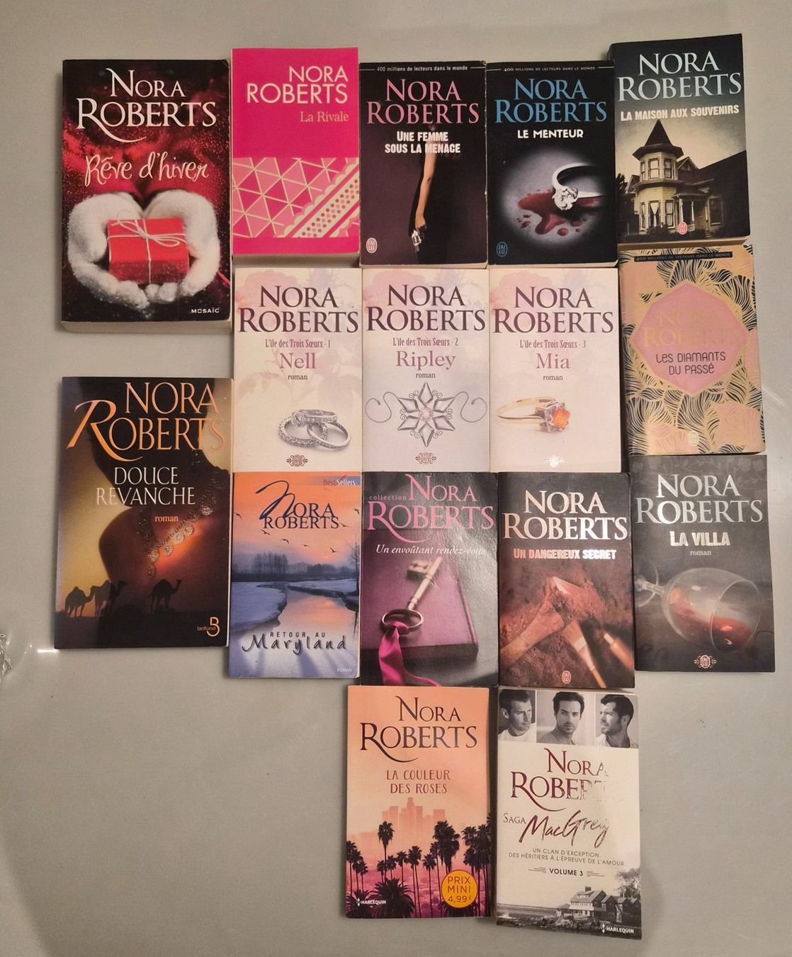 Libri: 16 livres de Nora Roberts – Usato da Jouxtens-Mézery venduto da ger_hpd5