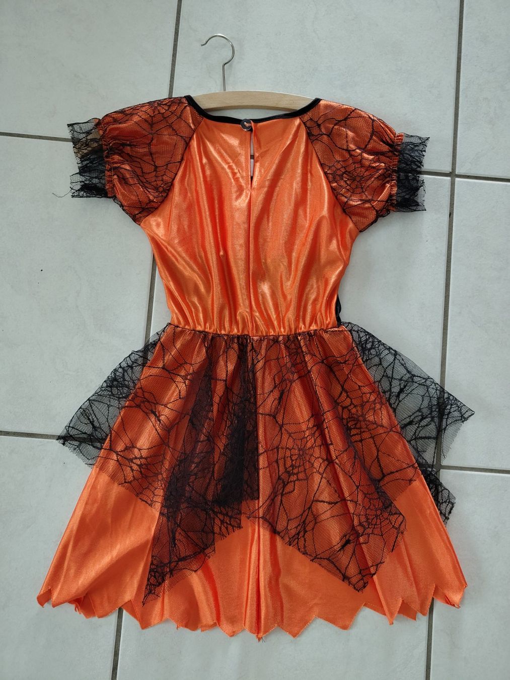 Costumi: Kleid (Halloween) 128 – Usato da Neerach venduto da stens 1