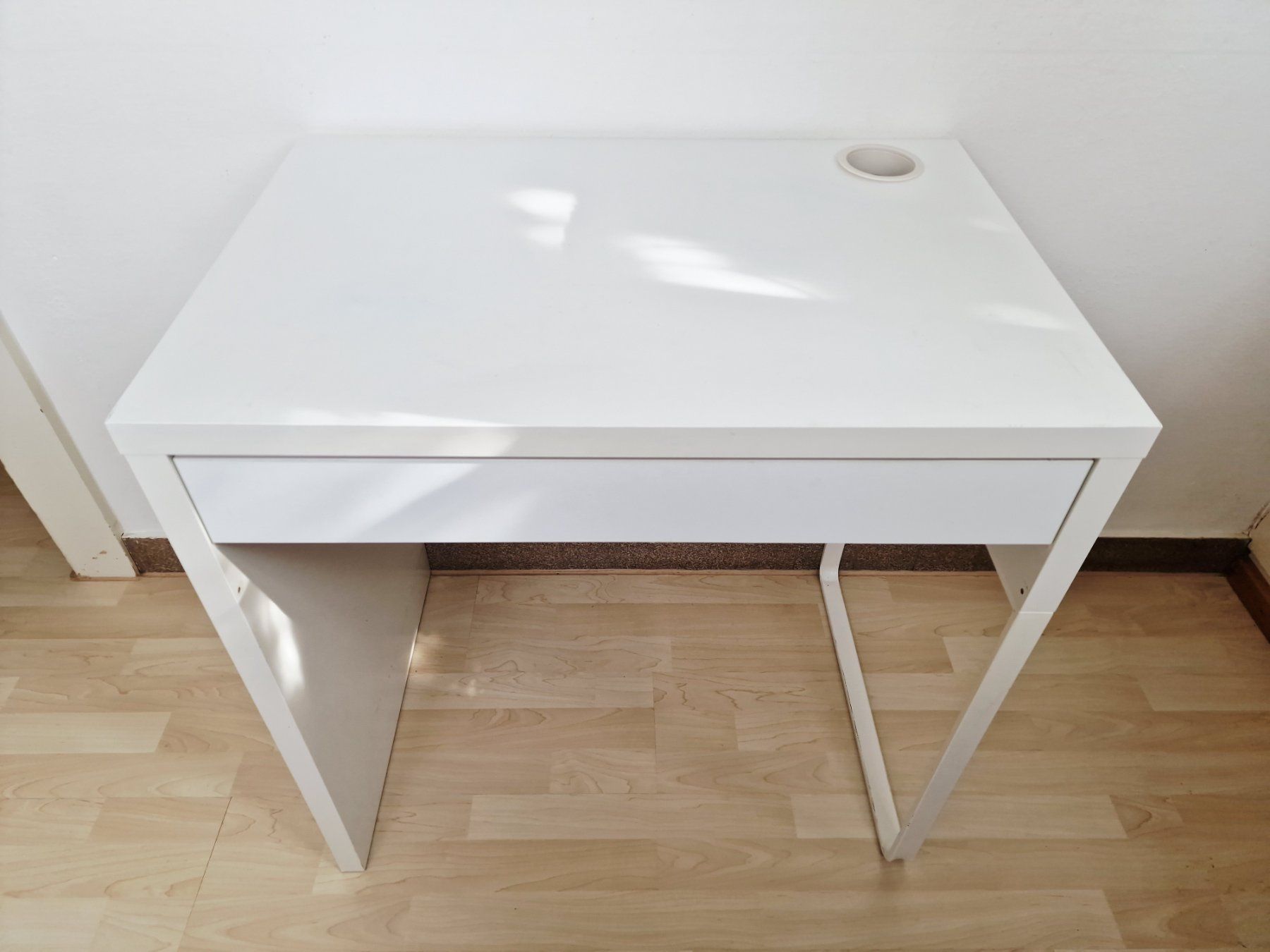 Ikea Scrivanie: IKEA Kinder Schreibtisch mit einer Schublade – Usato da Hallau venduto da CHACLA