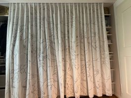 Wunderschöner, weisser und breiter (2.1/2.2m) Vorhang