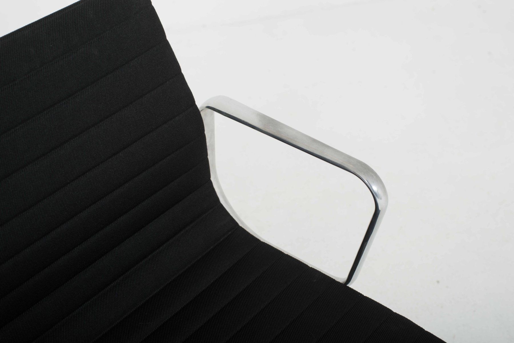 Herman Miller Chaises: Herman Miller Eames EA 117 Bürostuhl, Schwarz, Aluminium pol – D'occasion à Zürich par STUZH38 5
