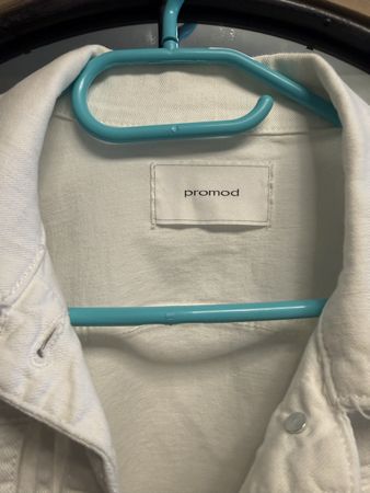 Trendige weisse Jeansjacke von Promod, Grösse S, perfekt für