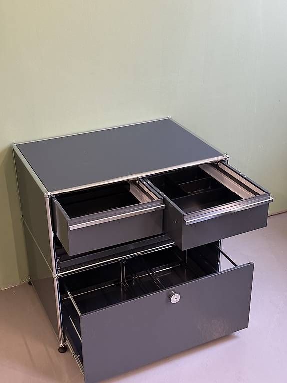 Étagères: USM Haller Anthrazit – D'occasion à Glattbrugg par q-aderdesign 1