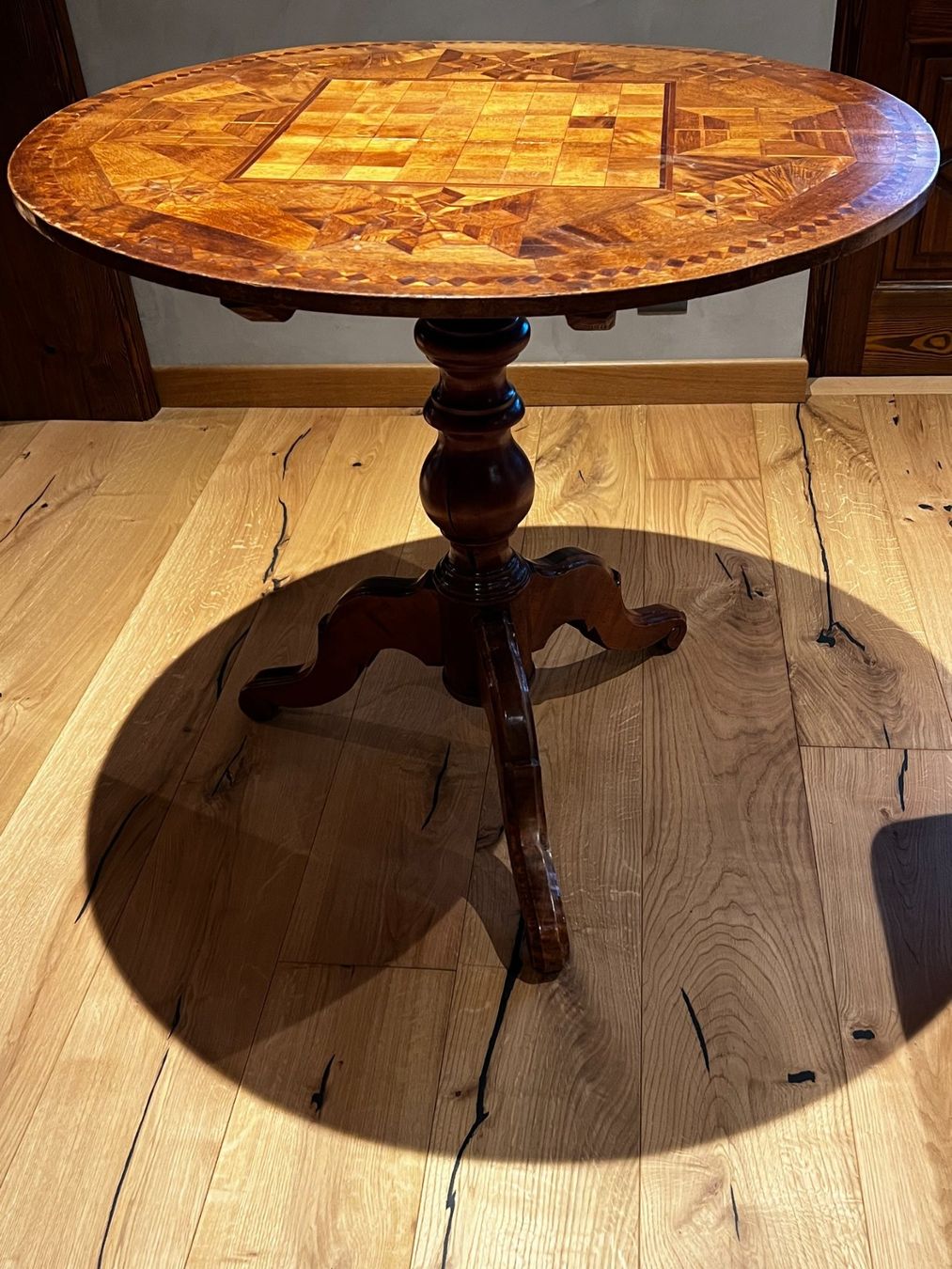 Tischset: Ancienne table de jeu de Brienz avec 4 chaises – Gebraucht aus Lens von sar_r79s 2
