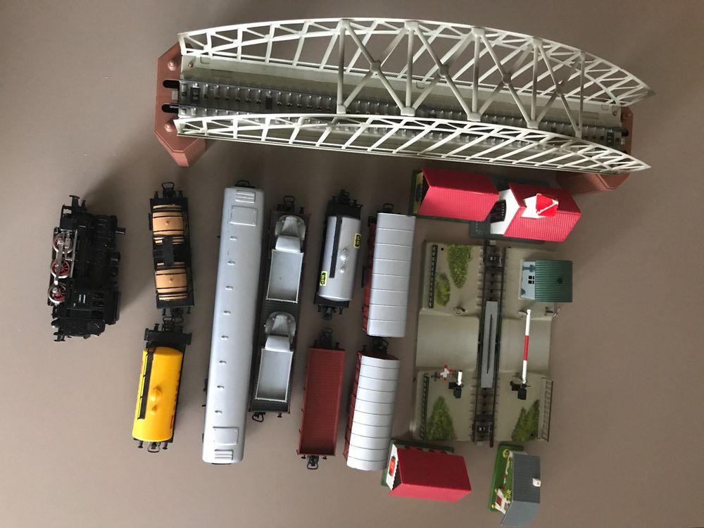 Märklin 2855 H0 Zugset Diesellok BR 212 mit Eva Kesselwagen der DB