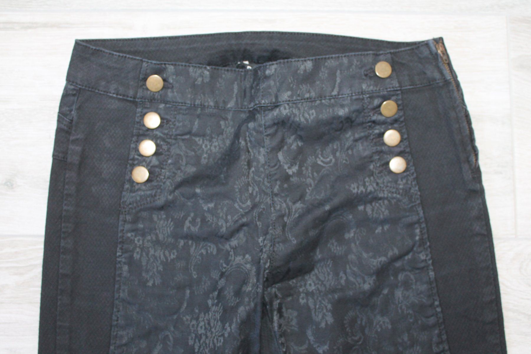 Desigual Pantaloni: DESIGUAL Pantalon taille 40 – Usato da Chez-le-Bart venduto da jasse