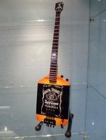 VAN HALEN, Jack Daniels Modell Gitarre, H. 26cm, Unikat!