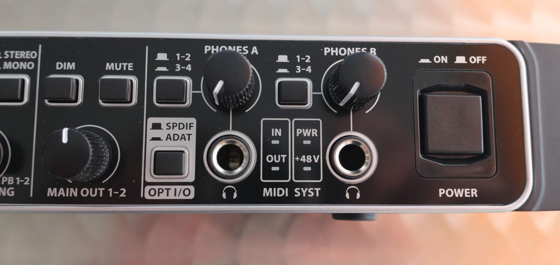 Behringer Equipement studio: Behringer U-PHORIA1820 USB-Audiointerface – D'occasion à Basel par PondstreetStudios 4