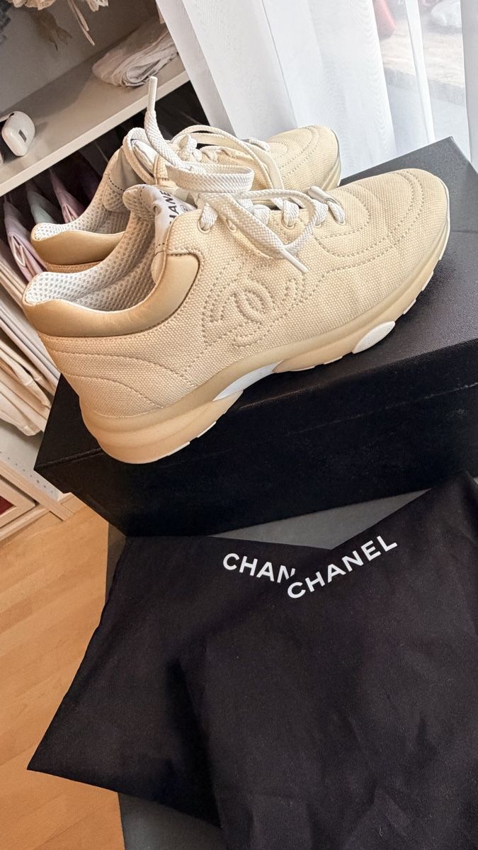 Chanel Damenschuhe: Chanel trainers, Size 37, Beige. Excellent condition! – Neu (gemäss Beschreibung) aus Zürich von ele_5wrd