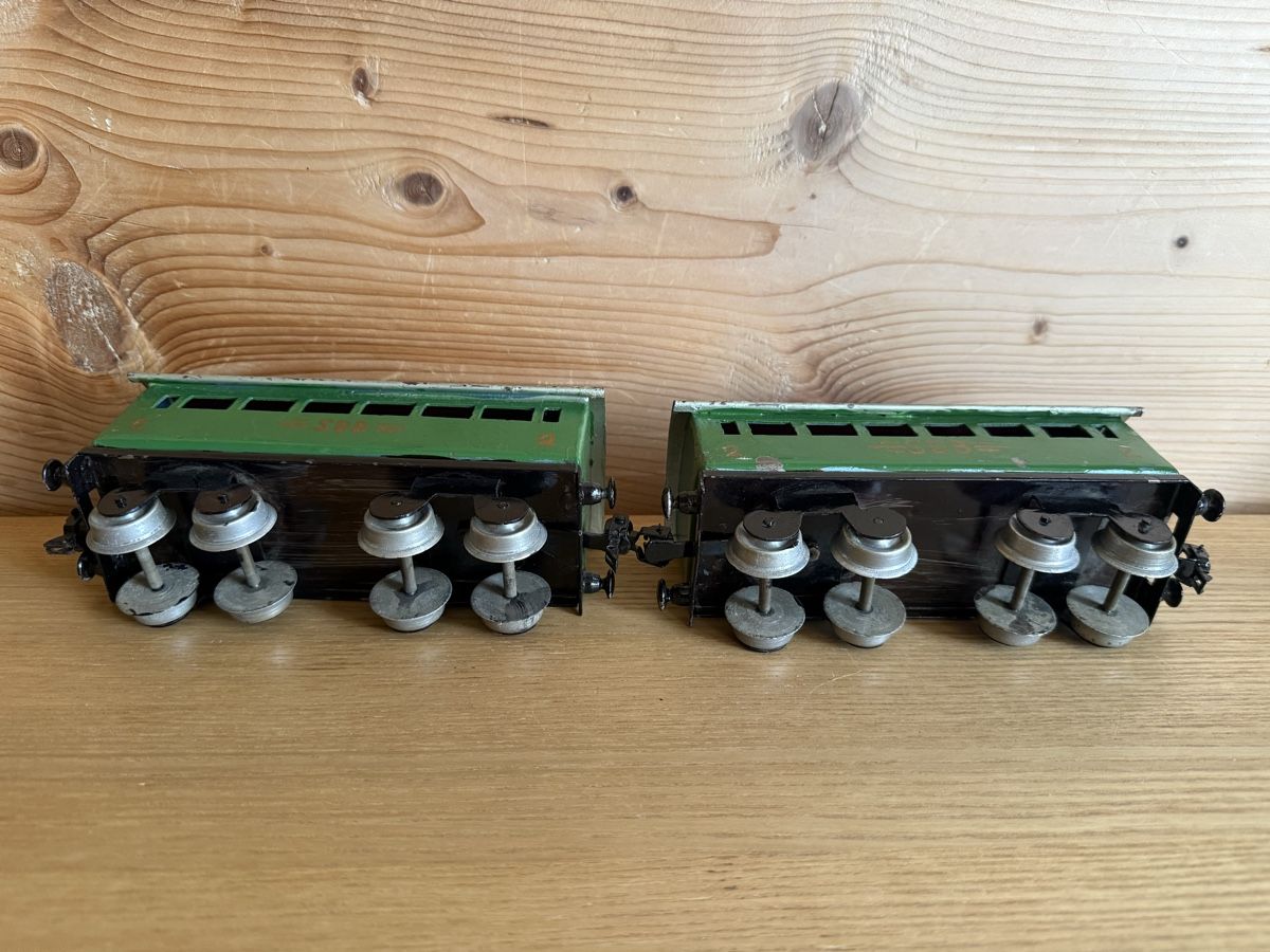 Modellini di ferrovie: 2 Eigenbau Personenwagen Spur 0 – Usato da Amden venduto da vipernatter 7
