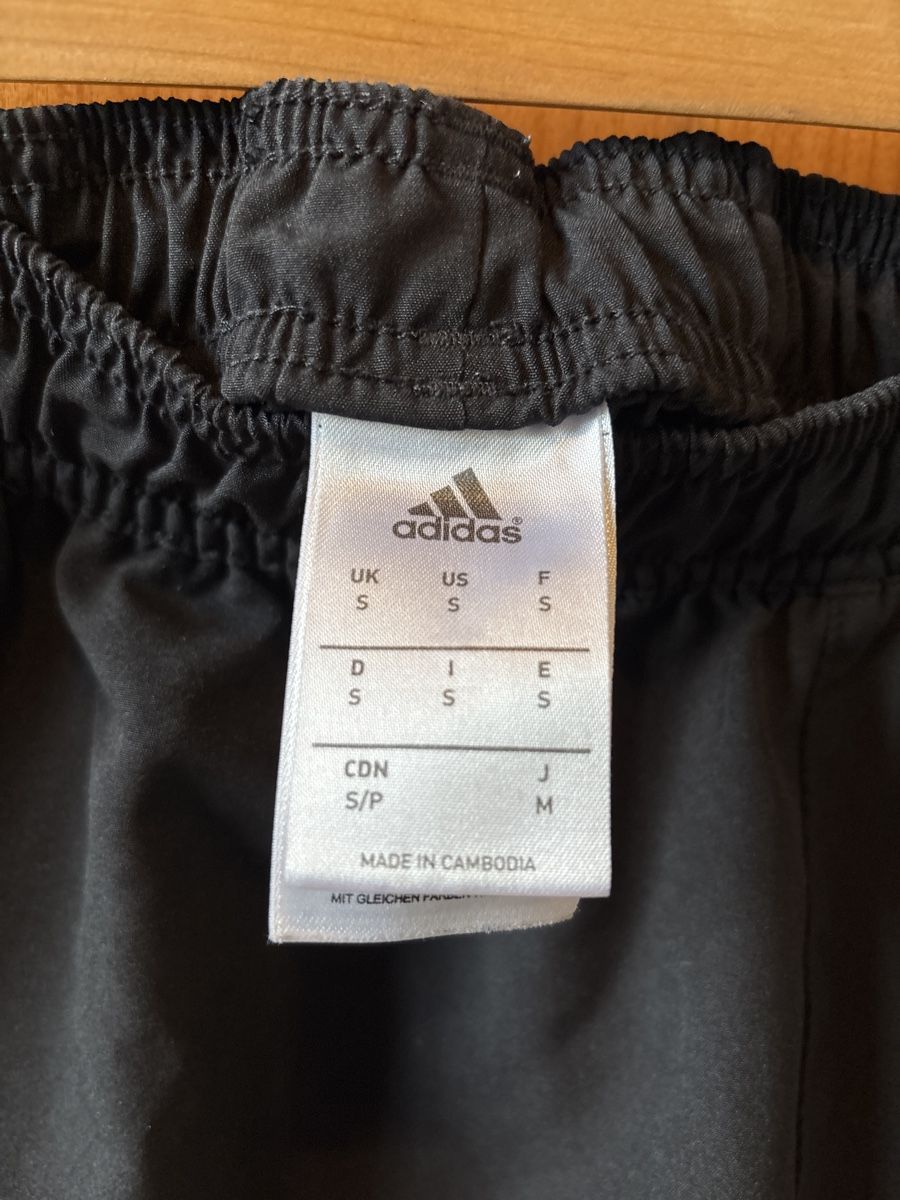 Adidas Hosen: Short Adidas noir, Taille S – Gebraucht aus Colombier VD von jaredein 2