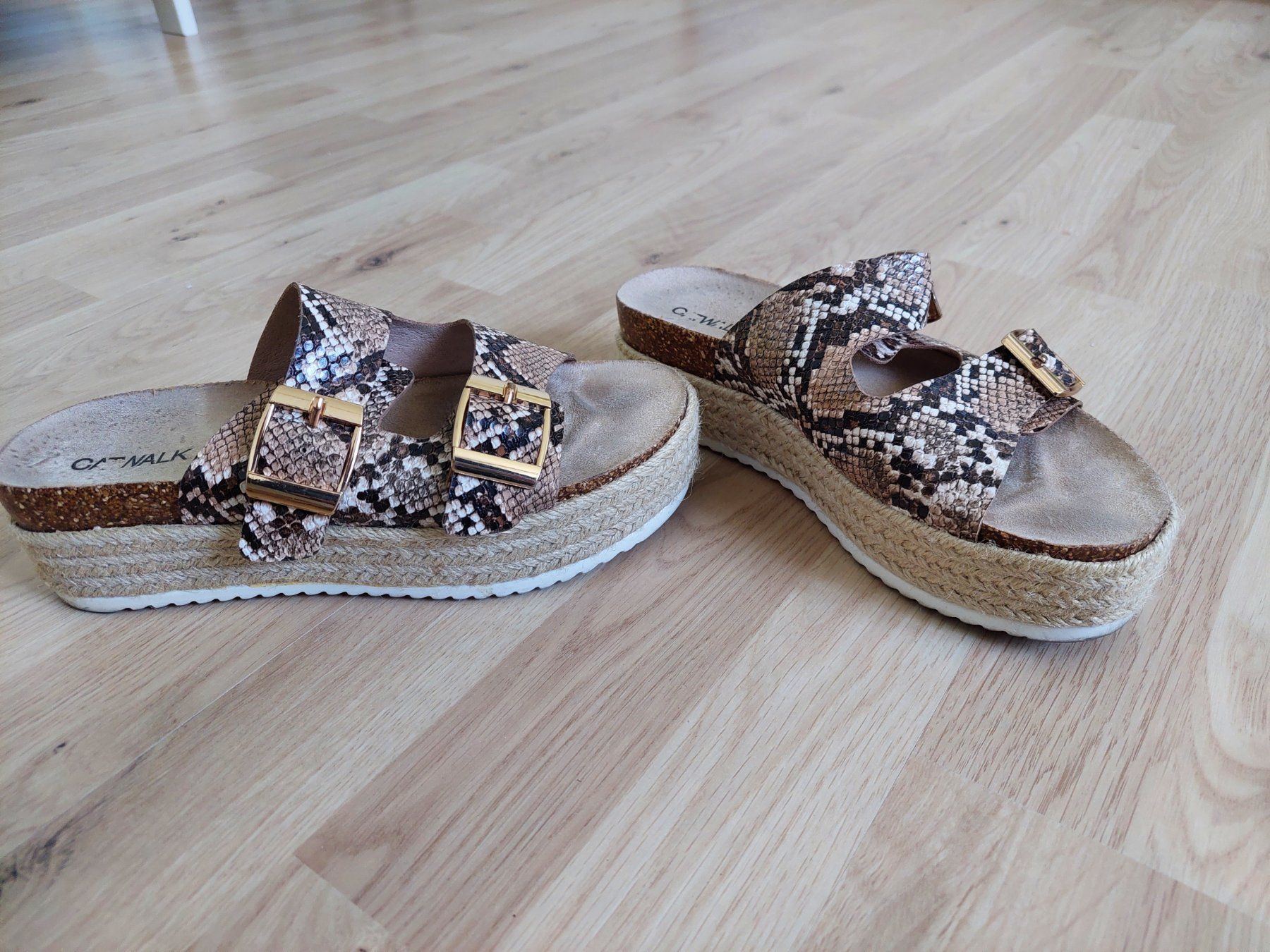 Scarpe da donna: BRAUNE SCHLANGENLOOK PANTOLETTEN GR. 38 – Usato da Münchenstein venduto da Strupfi 2