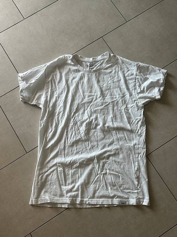 T-Shirts: Weisses T-shirt Herren Pull&Bear – Neu und originalverpackt aus Maisprach von _aliciarebecca_