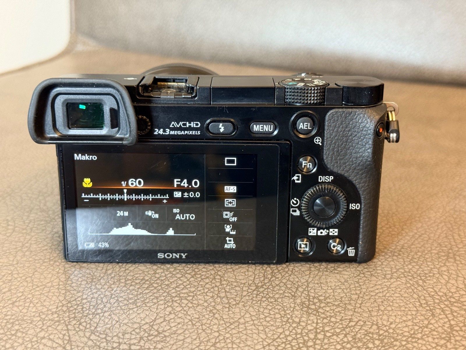 Sony Fotocamera: Sony Alpha A6000 + accessoires,  8'000 déclenchement – Usato da Neuchâtel venduto da moe_wtz6 2