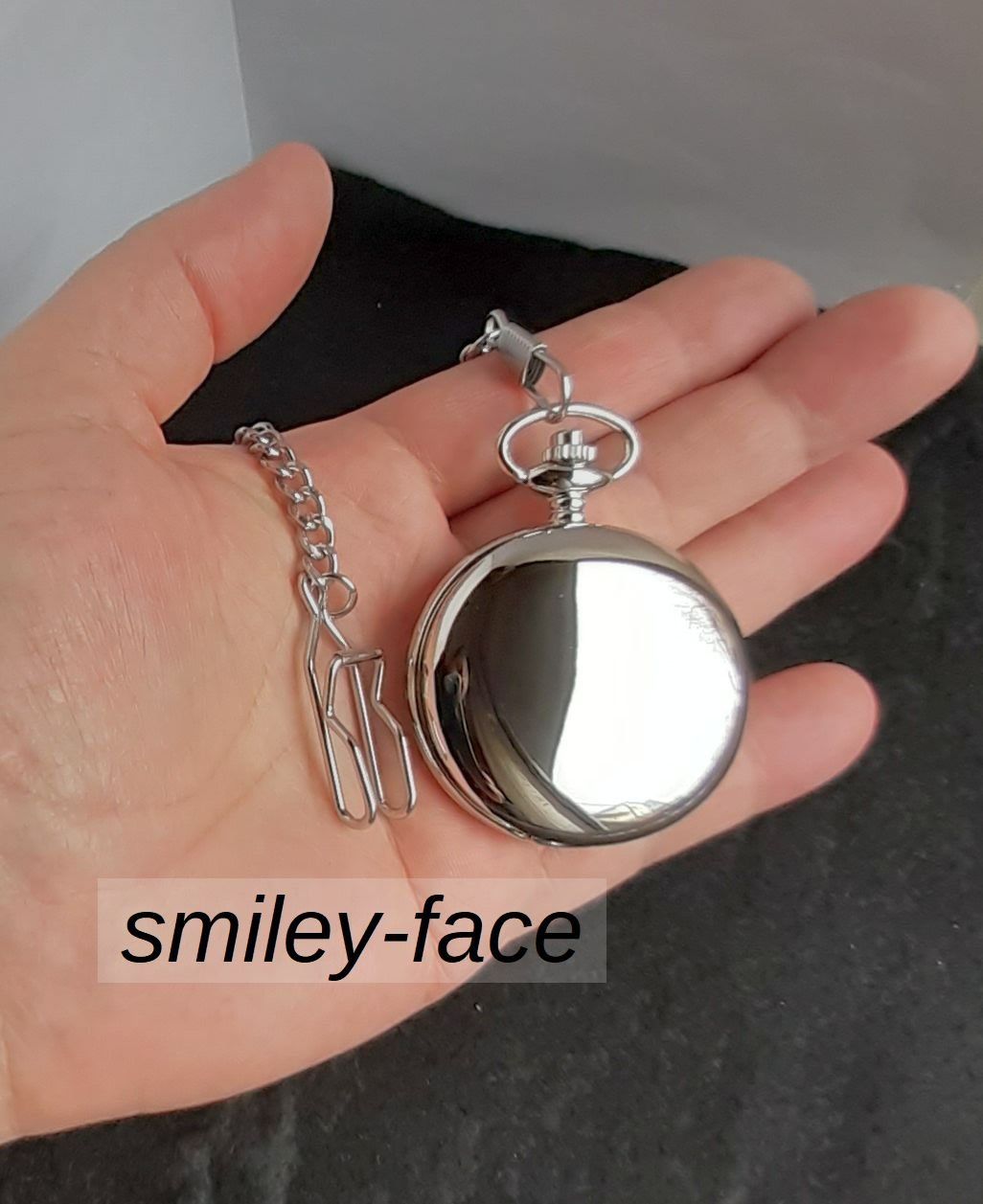 Uhren: NEUE Taschenuhr mit Springdeckel und Kette – Neu und originalverpackt aus St. Margarethen TG von Smiley-Face 2