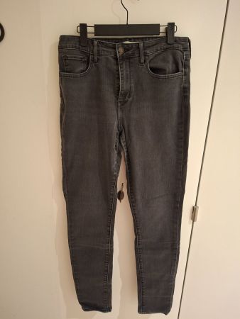 Dunkelgraue Highwaist Levi's Jeans