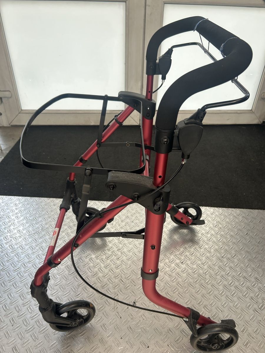 Ausili per la deambulazione: Rollator (klappbar) – Usato da Basel venduto da Nyarlatothep 1