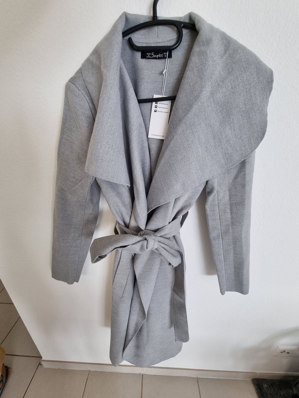 Cappotti: Trenchcoat in Grau Neu! Gr L – Nuovo (secondo la descrizione) da Bassersdorf venduto da Sandy456 1