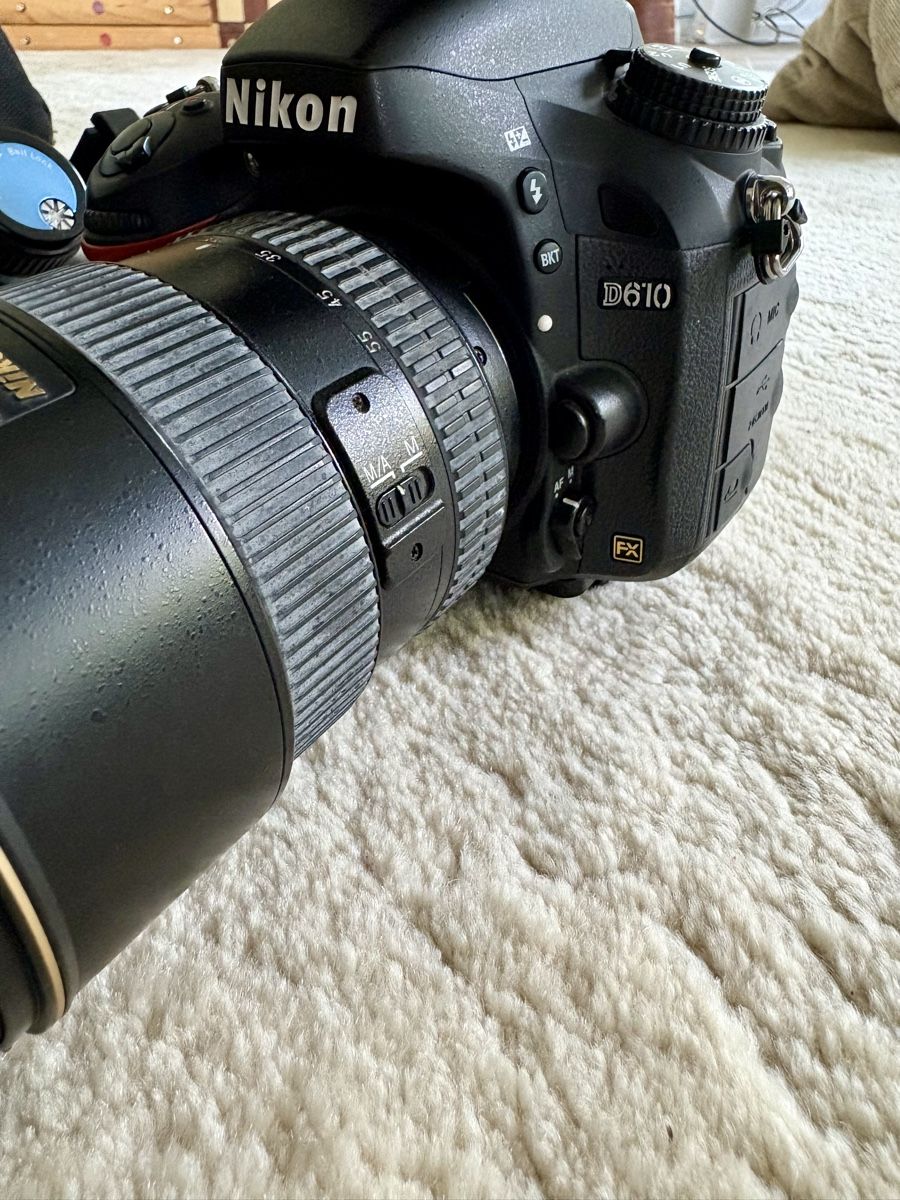 Nikon Fotocamera: Nikon D610 Kamera mit Objektiv, Blitz und Stativ – Usato da Bülach venduto da mhoh 1