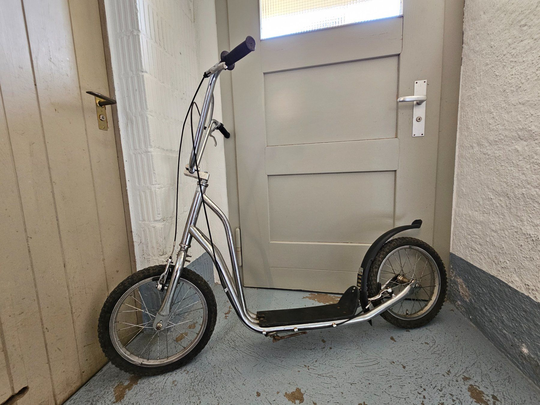 Kickboard: Trottinett mit Bremsen – Gebraucht aus Hombrechtikon von 31071996