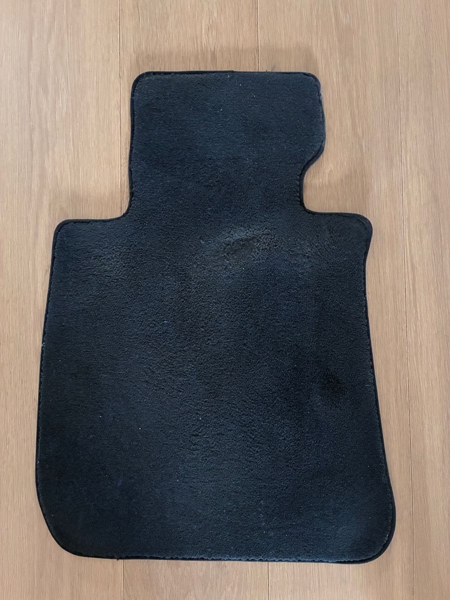 BMW Tapis / Bacs: Bmw e90 fussmatte – D'occasion à Uster par divovodi