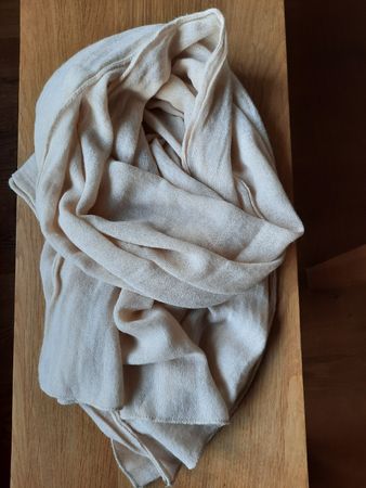 Sanfter Schal in Beige – Rosa