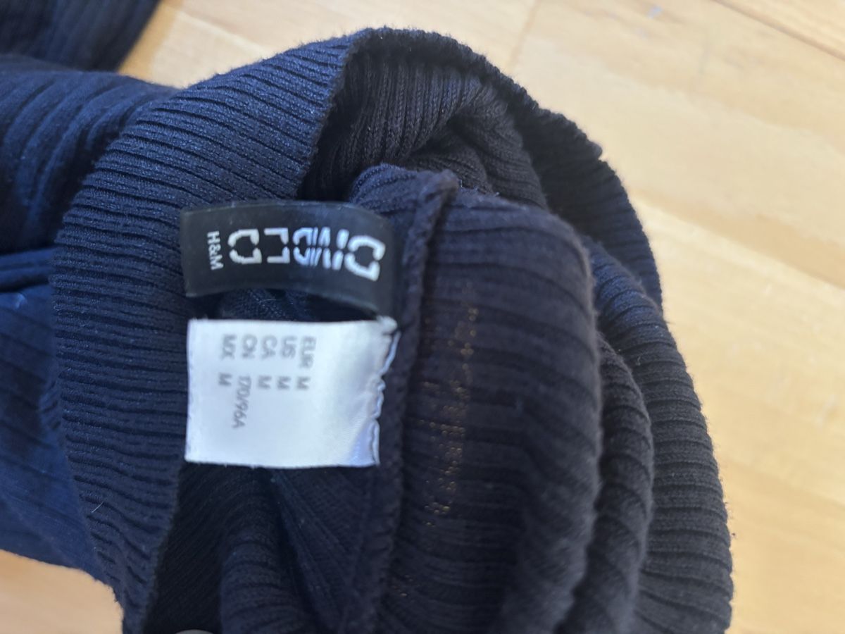 H&M Pullover & Sweatshirts: Schwarzer Rollkragenpullover von H&M in grösse M – Gebraucht aus Bern von ser_6vm5 1