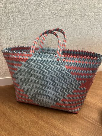Korb Tasche geflochten rosa hellblau neuwertig