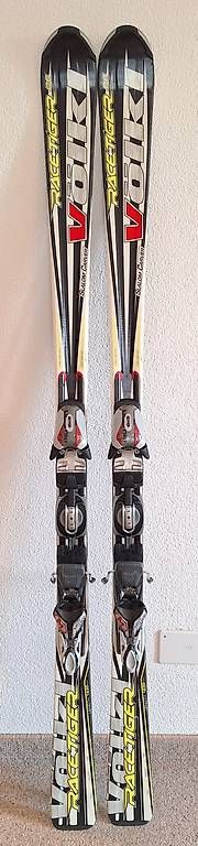 Völkl Skis: Völkl Ski 163cm, inklusiv Bindung – Gebraucht aus Baar von SBBaco