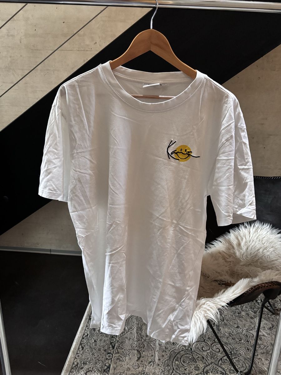 T-shirt: Kani Smiley T-Shirt White Size M – Nuovo (secondo la descrizione) da La Chaux-de-Fonds venduto da joa_jk5g