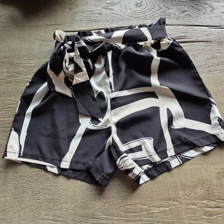 🐸 SCHÖNE LEICHTE SHORTS MIT ELEGANTEM MUSTER M SCHWARZ