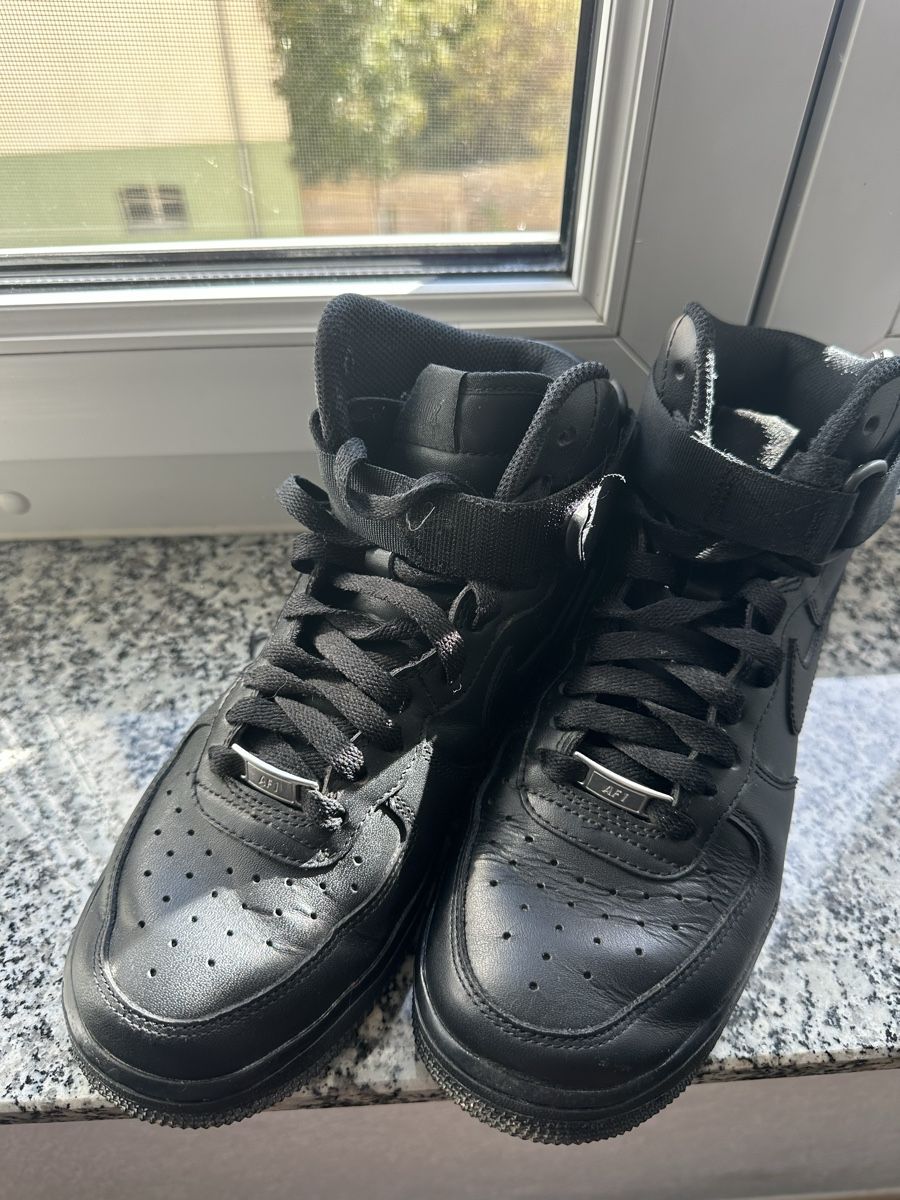 Chaussures hommes: Baskets Nike Air Force 1 Mid noires – D'occasion à Tramelan par adr_9crq