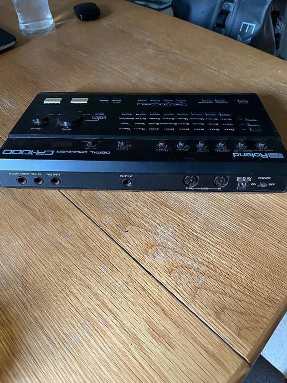 Roland Strumenti musicali: Roland CR-1000 drum machine from 1986 – Usato da Zürich venduto da LeoGd 1