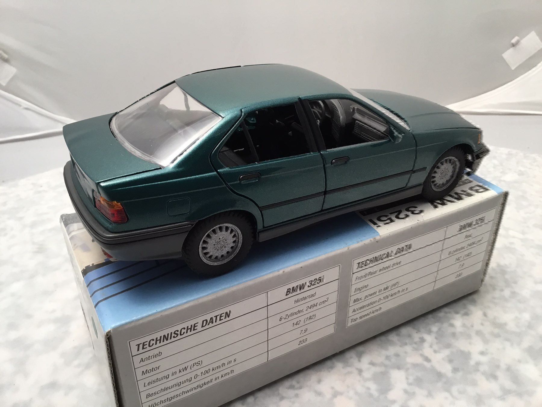 BMW Modellini d'auto: BMW 3er Reihe ( E36 ) – Nuovo e nell'imballaggio originale da Erlenbach im Simmental venduto da Model_box 3