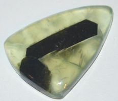 Cabochon L-9777 – Grüner Prehnit 8x10mm 18.05 Karat
