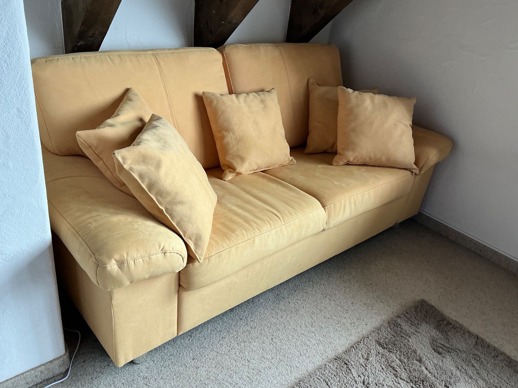 Divani: Sofa, super Zustand, Microfaserbezug, gelb, abwaschbar. – Usato da Neerach venduto da Amtrak283 3
