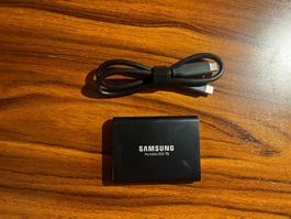 Samsung Portable T5 2TB SSD mit USB-C zu USB-C Kabel