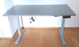 Stehpult elektr. verstellbar 140 x 80 cm - absolut neuwertig