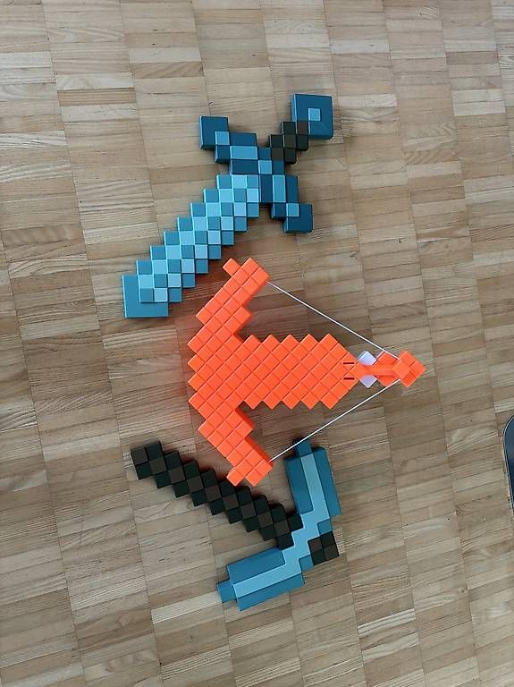 Statuette: Minecraft-Hartkunststoffwaffen – Usato da Wangen ZH venduto da est_bjr5