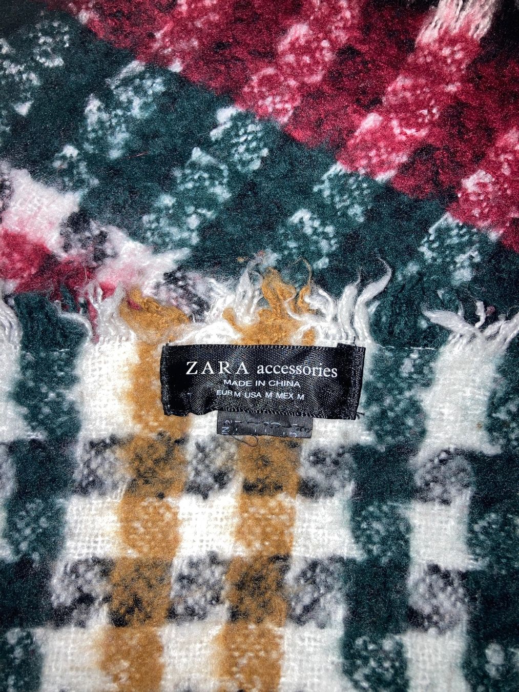 Zara Foulard & Sciarpe: Schal von Zara mit farbigem Karo-Muster – Usato da Bern venduto da katystrophal 2