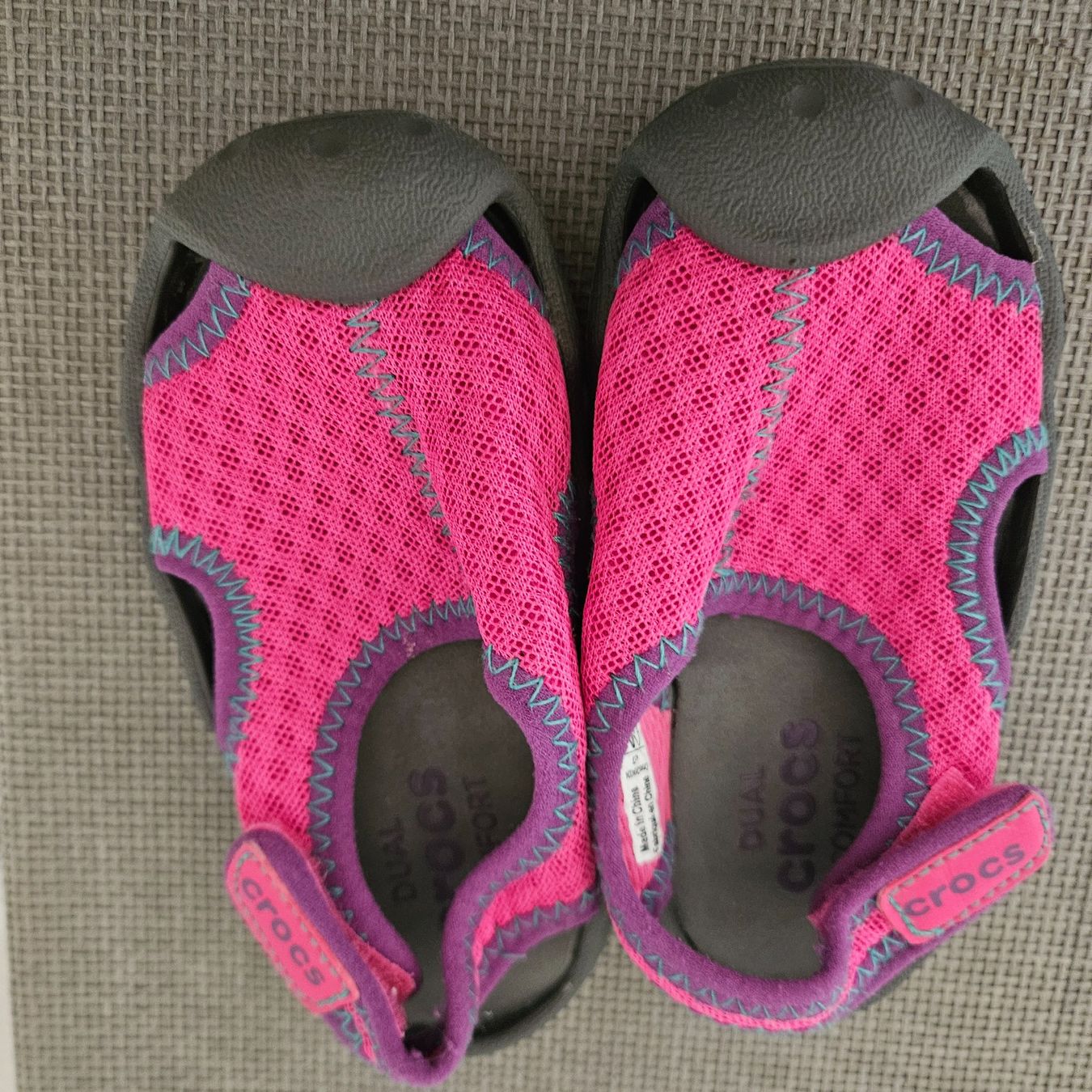 Crocs Scarpe per ragazzi: Crocs Badeschuhe, Grösse C7 (24) – Usato da Herrliberg venduto da daki0017