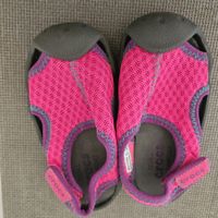 Crocs Badeschuhe, Grösse C7 (24)