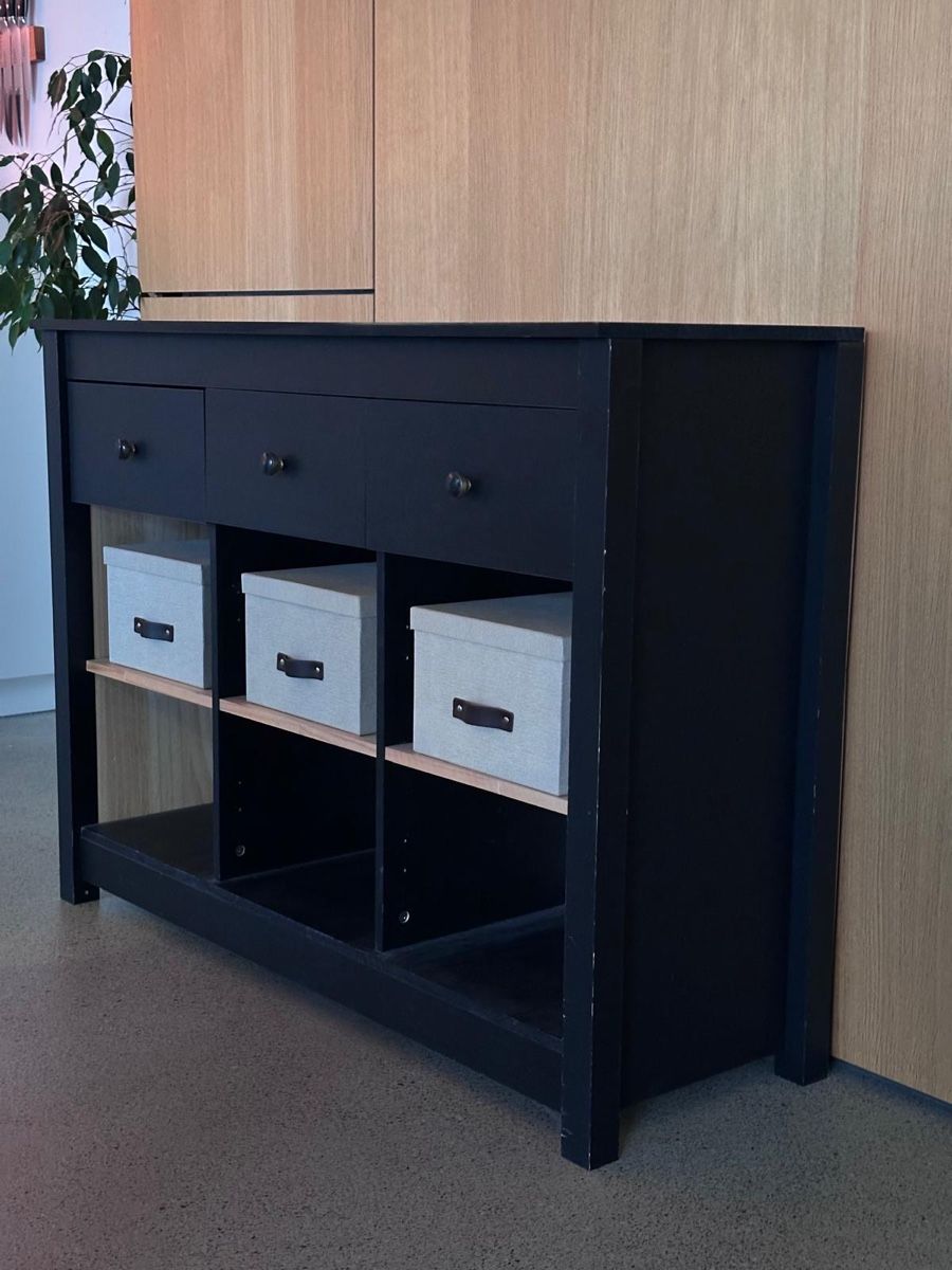 Cassettiere: Sideboard schwarz mit Schubladen – Usato da Zürich venduto da ...._---_.. 1